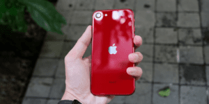 iPhone SE 2020 versus Smartphones Android