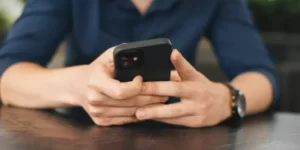 El mejor smartphone que puedes comprar en 2023 es el iPhone 12 y lo tenemos en oferta en CompraTucelu.cl